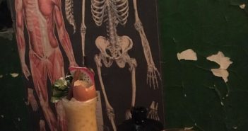 Les bars insolites et originaux à Bruxelles: Notre TOP 5 2019 la pharmacie anglaise bar insolite bruxelles