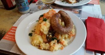 Stoemp! Le plat belge typique à manger au restaurant à Bruxelles
