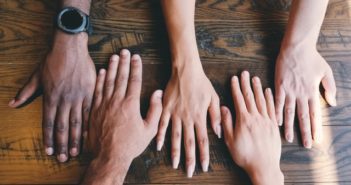 Les projets de solidarité nés en réponse au Coronavisu à Bruxelles Les projets de solidarités nés à Bruxelles face au coronavirus (c) Photo by Clay Banks Unsplash