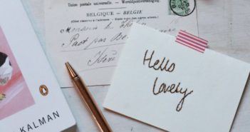 Envoyez des cartes postales via l’application bpost gratuitement Envoyer des cartes postales gratuitement avec bpost (c) Photo by Naomi Irons on Unsplash
