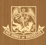 Mangiare cozze con lo stemma di Bruxelles