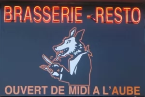 El lobo viendo comer tarde en Ixelles