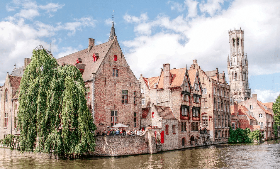 Firwat lackelt Bruges ëmmer méi Touristen un?