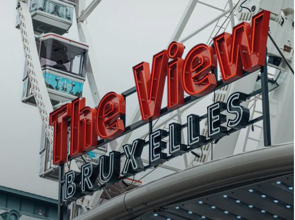 D'Rieserad vun der Place Poelaert zu Bréissel: "The View"