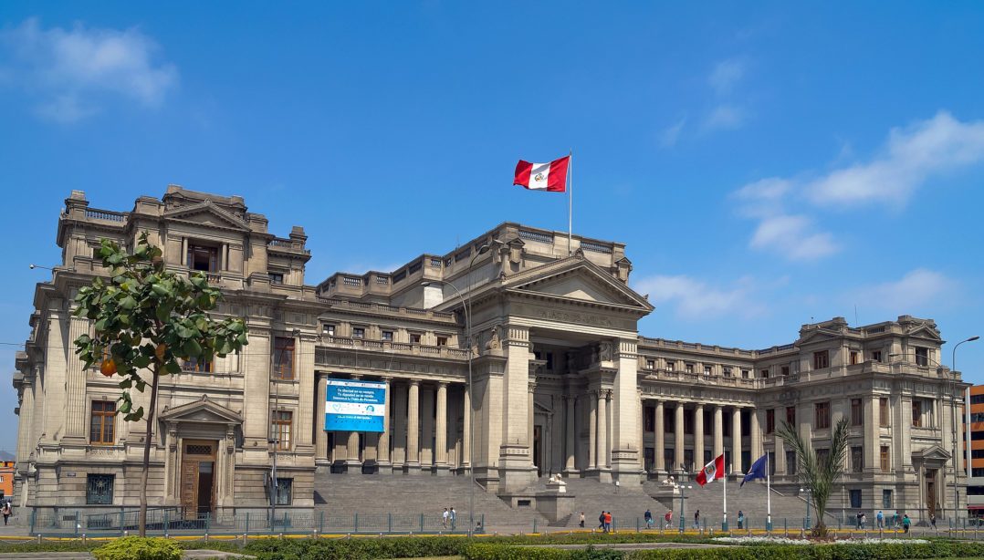 Le Palais de justice de Bruxelles à un clone… à Lima!