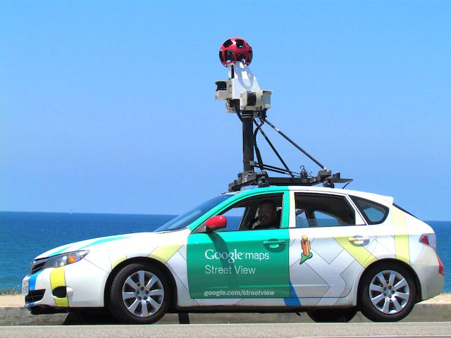 Google Car (c) Unsplash Suzy Brooks