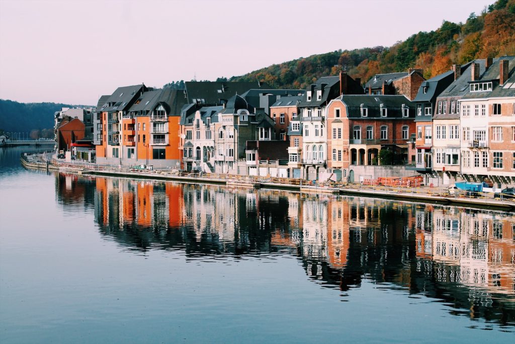 Dinant une belle ville de Wallonie (c) Alex Vasey unsplash