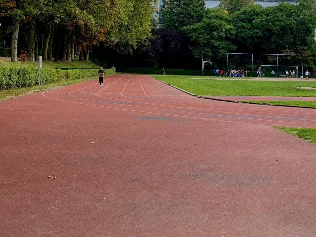 La piste d'athlétisme dans le parc du cinquentenaire de Bruxelles (c) Pierre Halleux