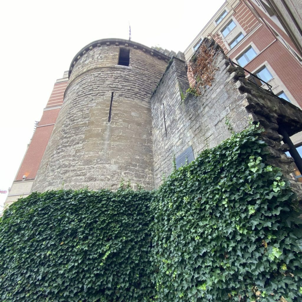 Un des derniers morceux de la muraille de Bruxelles près de la place Saint-Catherine (c) Pierre Halleux
