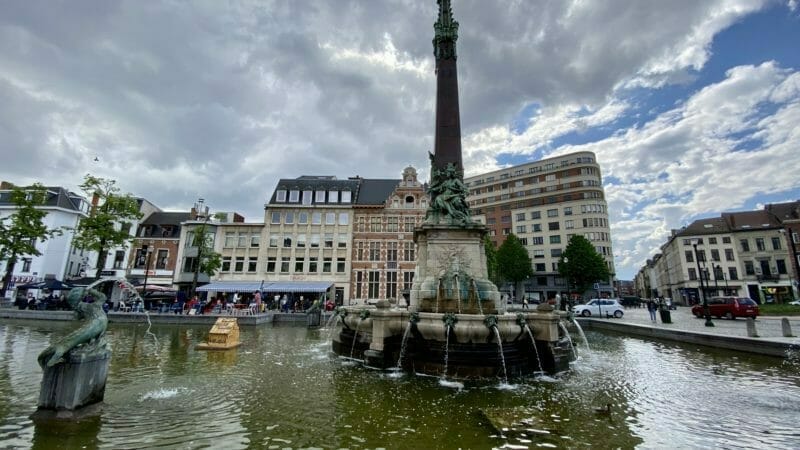 Jóia de Bruxelas: O brilho imperdível de Sainte-Catherine ✨