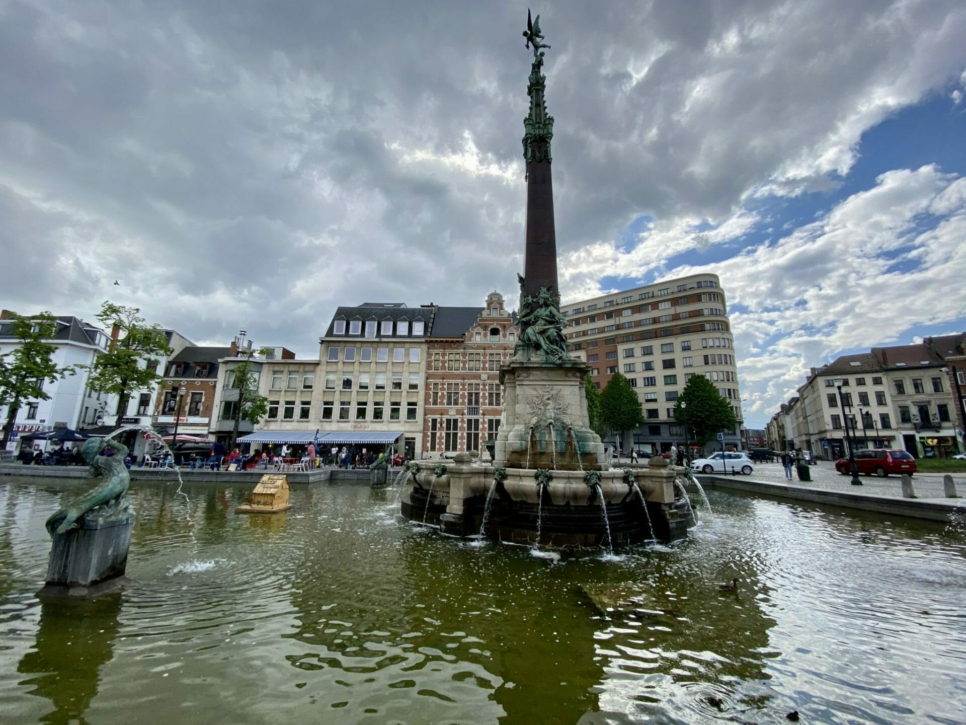 Bijuteria Bruxelles-ului: Stralucirea de neratat a Sainte-Catherine ✨