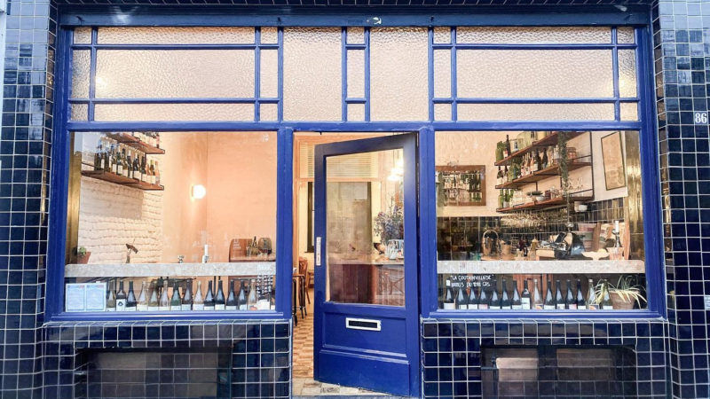 Maguie, the new Brussels wine bar where you can drink wine from the barrel with oysters in Saint-Gilles