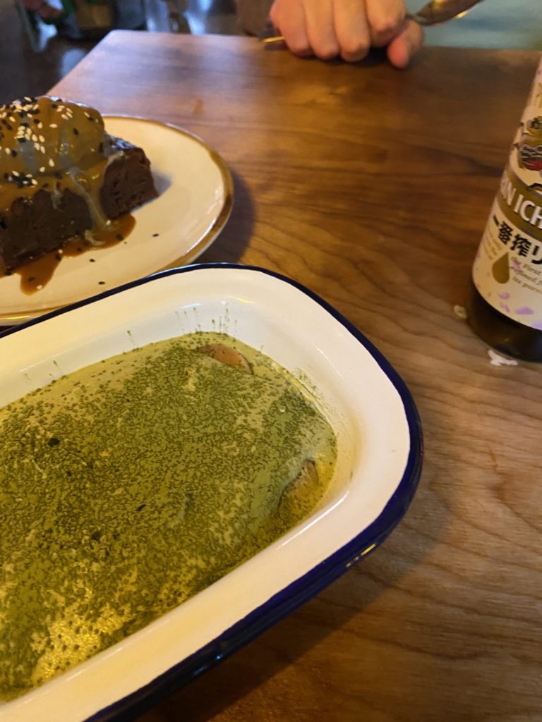 Kaiju - un restaurant ouvert les lundi à Bruxelles, tiramisu matcha (c) Pierre Halleux