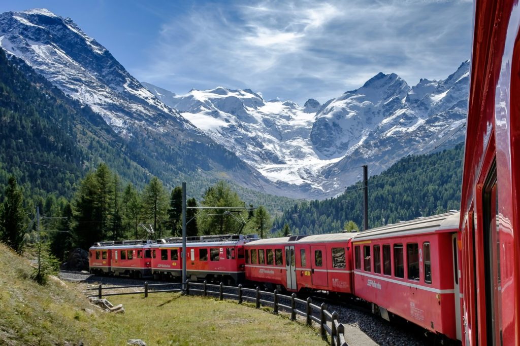 Paysages Majestueux de l'orient express qui part de Bruxelles (c) Photo de Andreas Stutz sur Unsplash