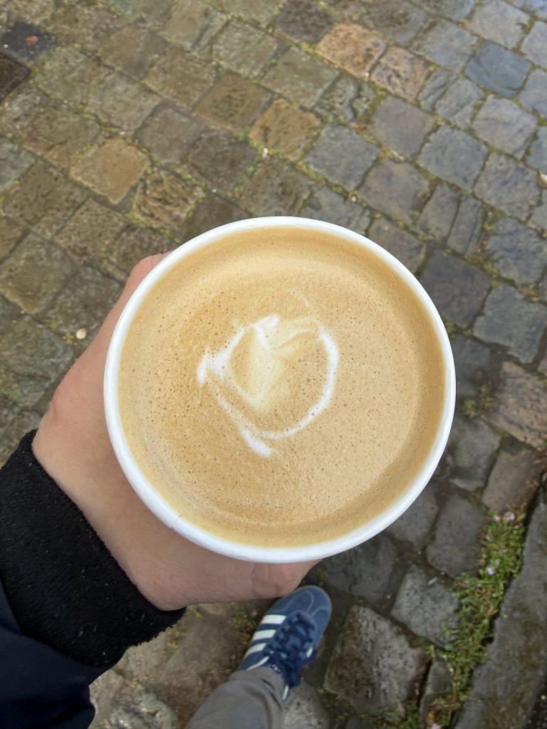 Luce CoffeeShop Bruxelles (c) Pierre Halleux - Cappucino take away