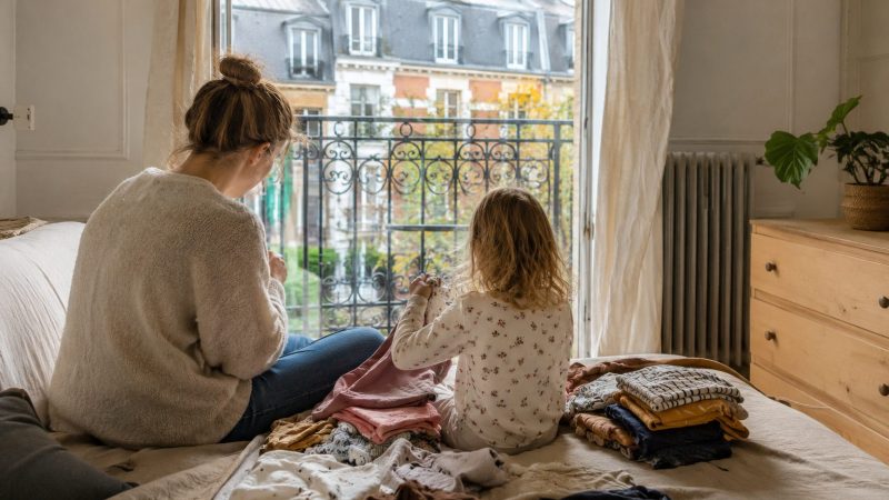 Vie de famille à Bruxelles : comment les parents peuvent vraiment simplifier la garde-robe de leurs enfants