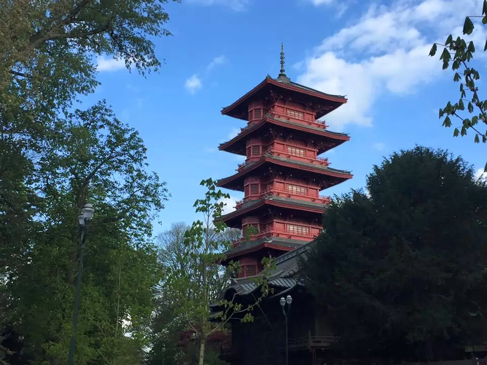 Best photo spots Brussels: the Japanese tower! (vs) Pierre Halleux