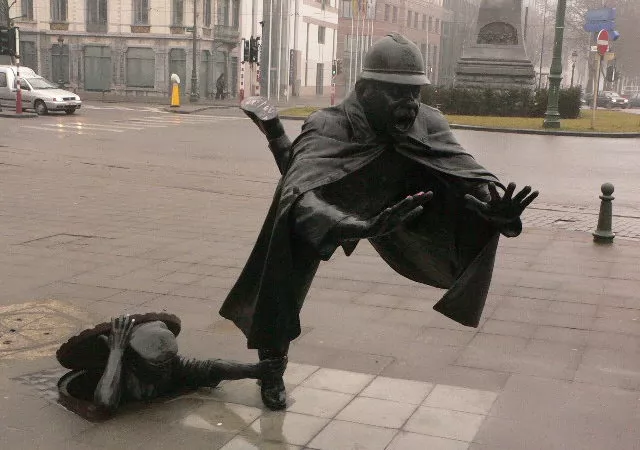 10 najlepszych niezwykłych posągów do zobaczenia w Brukseli
