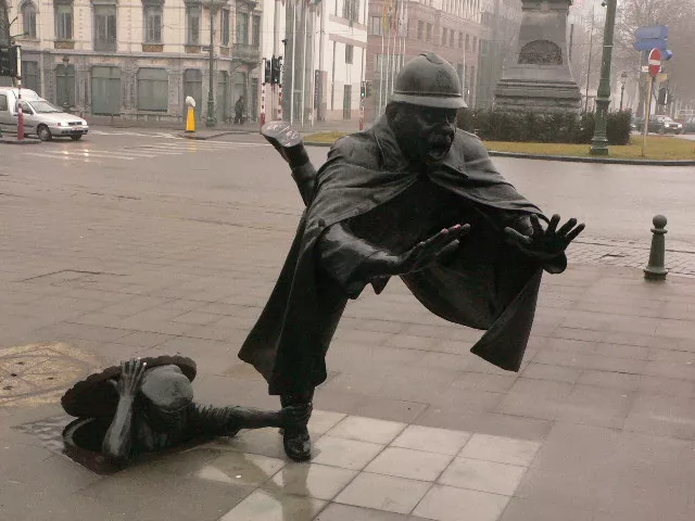10 najlepszych niezwykłych posągów do zobaczenia w Brukseli