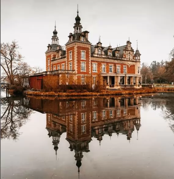 The castles in Brussels that you have never seen