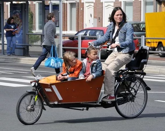 Vélo Cargo Bruxelles - Par FaceMePLS from The Hague, The Netherlands — Ballenbak, CC BY 2.0,