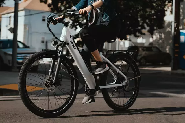 Cadeau vélo électrique : pour qui ?