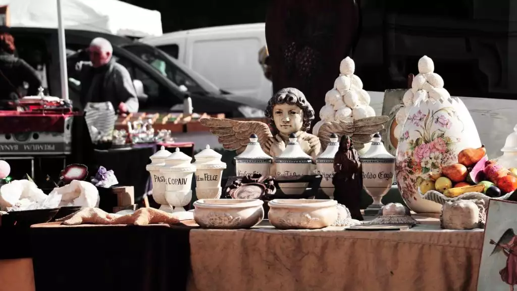 Flohmarkt (c) Simone Pellegrini Unsplash Flohmarkt (c) Simone Pellegrini Unsplash