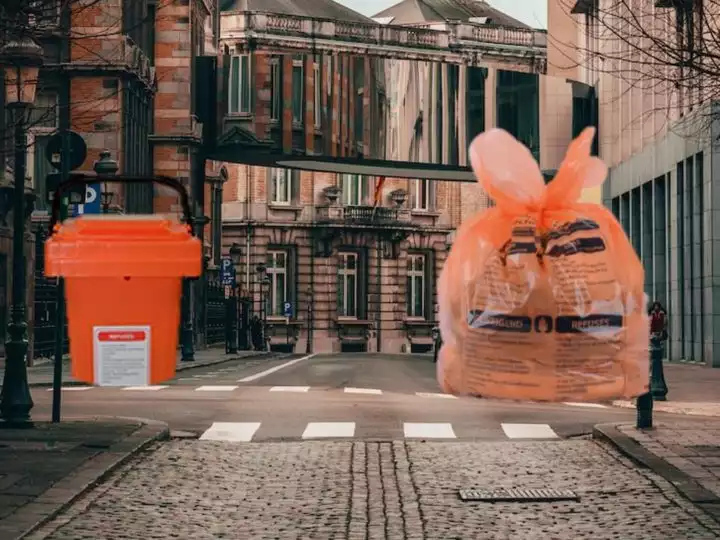 Bruxelles, cambio sacchi immondizia nel 2023: arancione obbligatoria!