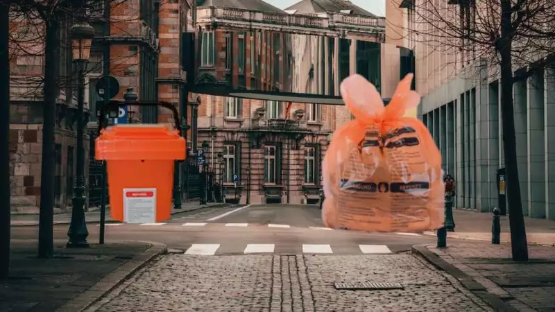 Brüssel, Mülltütenwechsel 2023: Orange Pflicht!